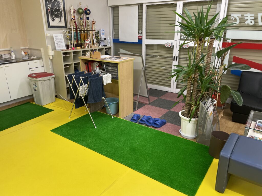 玄関の人工芝を新調しました！　　　　　　　　　　　　　　　　　　　　　　　　　　キックボクシング名古屋　FIGHT &FITNESS アーネストホーストジムJAPAN