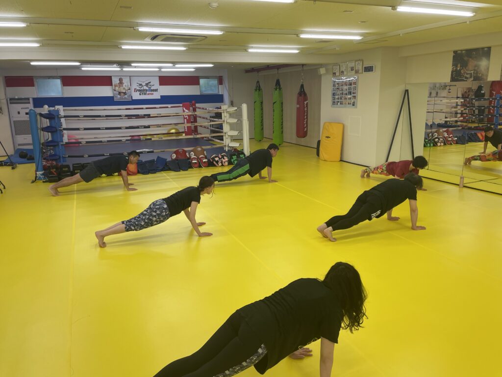 ７月４日ヨガクラスはHITOMI先生のご指導です♪