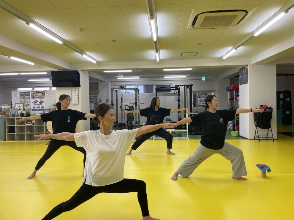 今週土曜日８日のヨガクラスは　CAYO先生のご担当です♪     　　　　　　　　　　　  キックボクシング名古屋　FIGHT &FITNESS アーネストホーストジムJAPAN